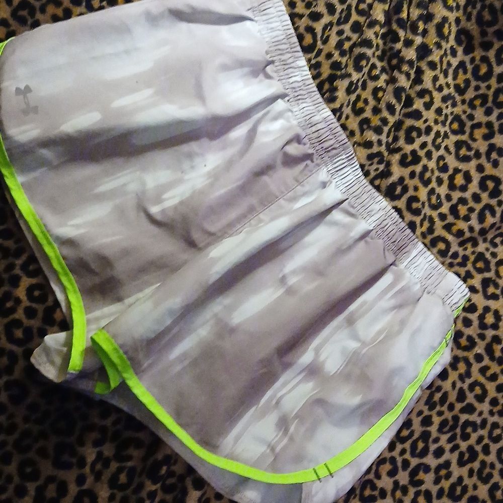 Under Armour Running Shorts With Pocket Womens Size Medium